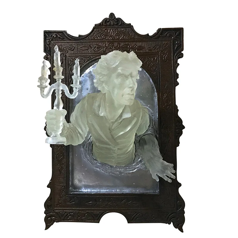 Halloween-Geist in der Spiegel – Interior Design Apartment Bewertung und Preis